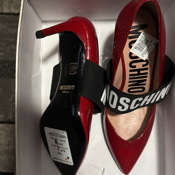Moschino red fashion statement shoe - Picture 2 of 3